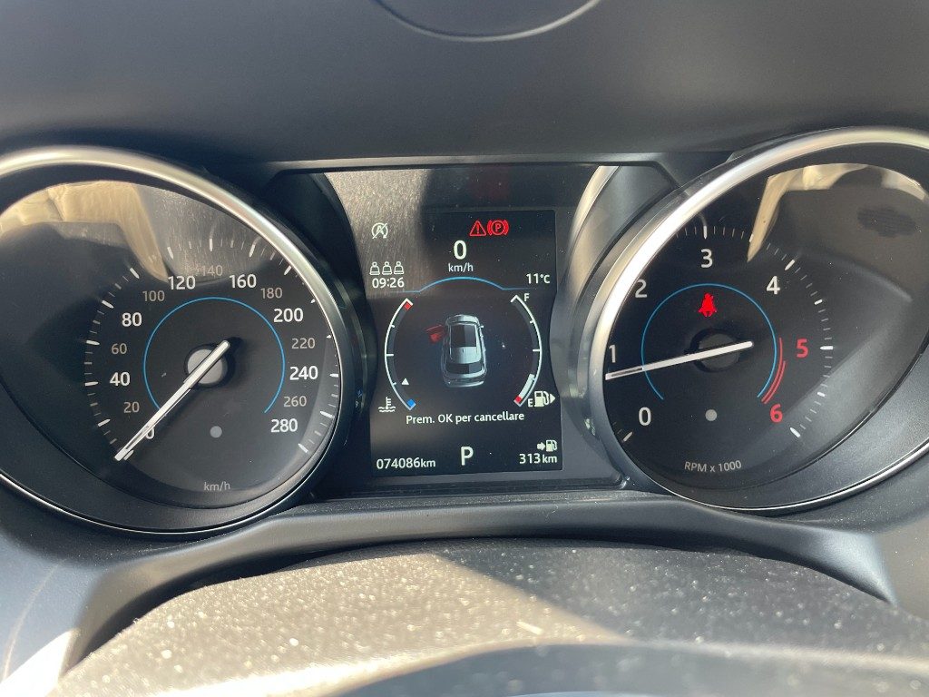 Jaguar XF  Sportbrake 2.0 D 180 CV AWD aut. Chequered Flag