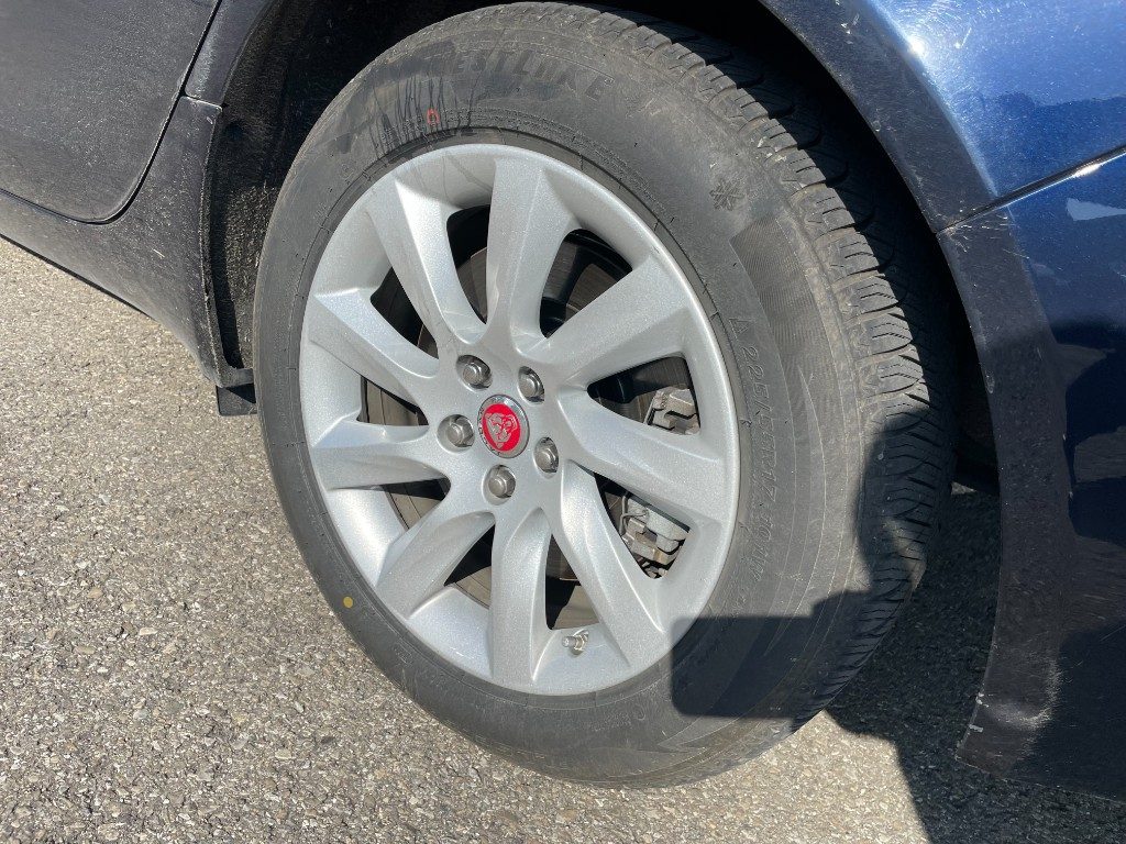 Jaguar XF  Sportbrake 2.0 D 180 CV AWD aut. Chequered Flag