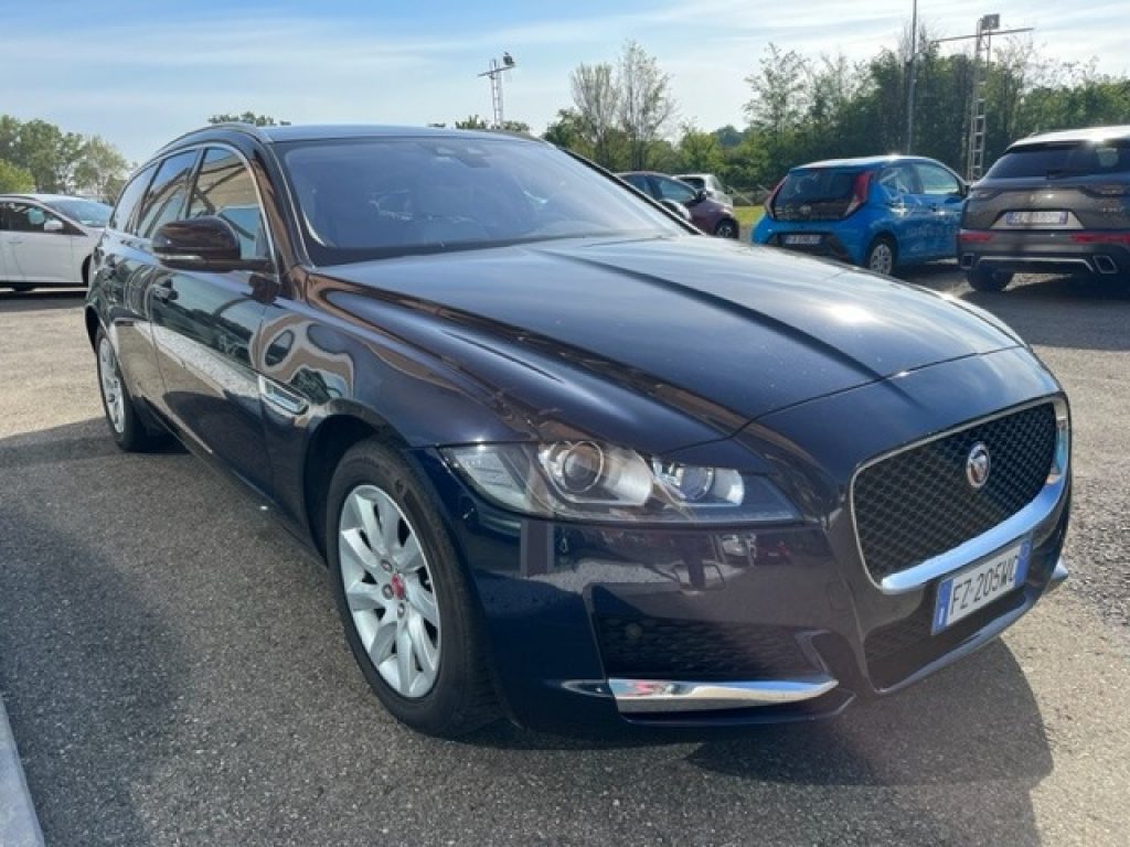 Jaguar XF  Sportbrake 2.0 D 180 CV AWD aut. Chequered Flag