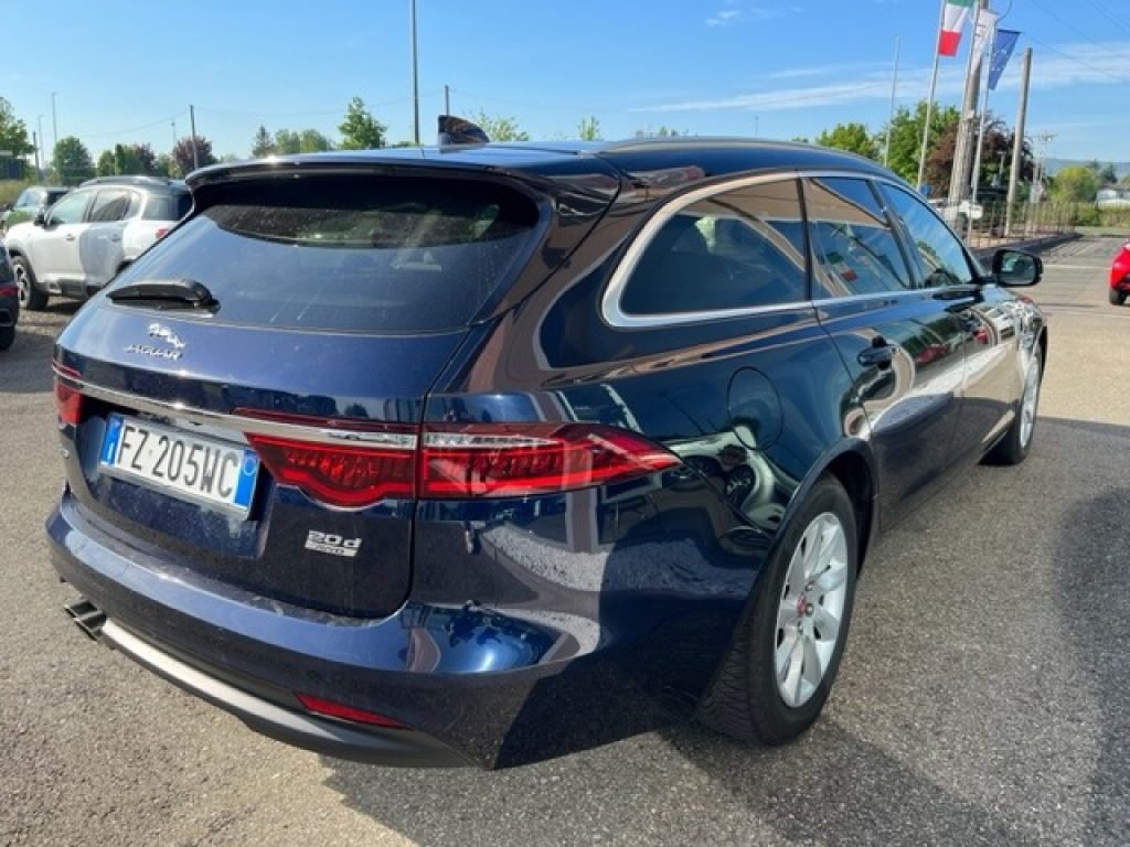 Jaguar XF  Sportbrake 2.0 D 180 CV AWD aut. Chequered Flag
