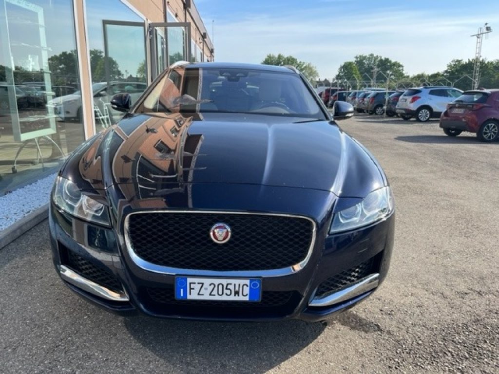 Jaguar XF  Sportbrake 2.0 D 180 CV AWD aut. Chequered Flag