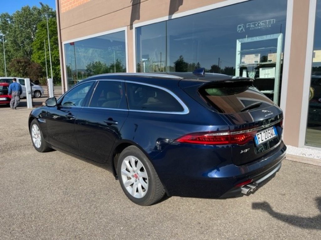 Jaguar XF  Sportbrake 2.0 D 180 CV AWD aut. Chequered Flag