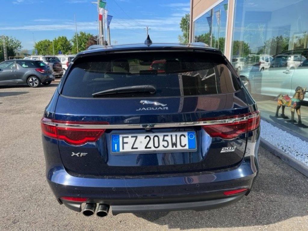 Jaguar XF  Sportbrake 2.0 D 180 CV AWD aut. Chequered Flag