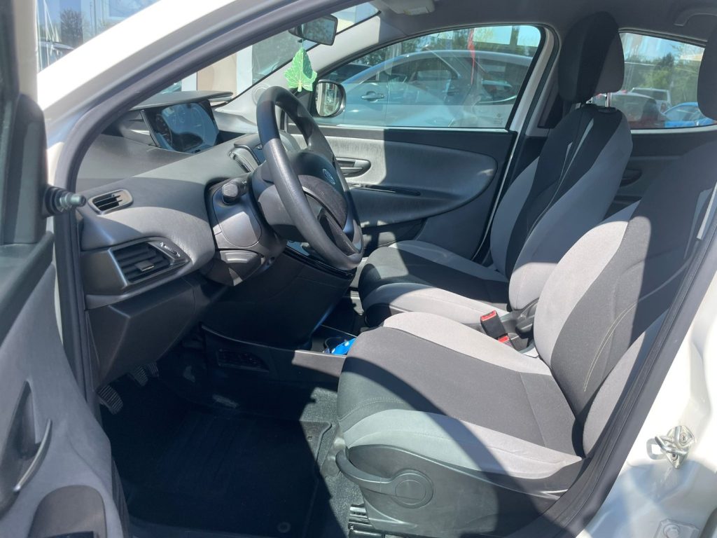 Lancia Ypsilon  1.2 69 CV 5 porte Platinum