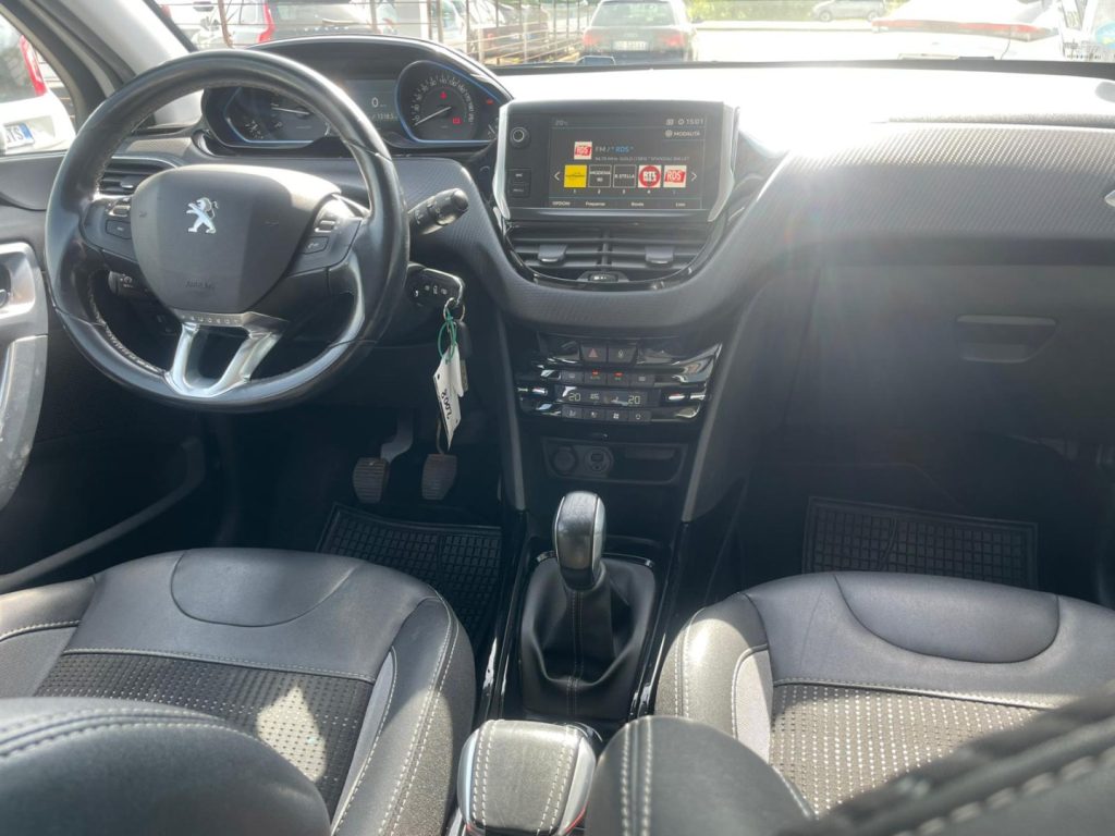 Peugeot 2008  BlueHDi 100cv Black Matt