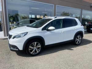 Peugeot 2008  BlueHDi 100cv Black Matt