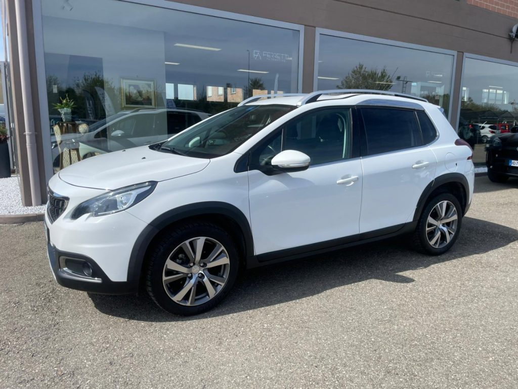 Peugeot 2008  BlueHDi 100cv Black Matt