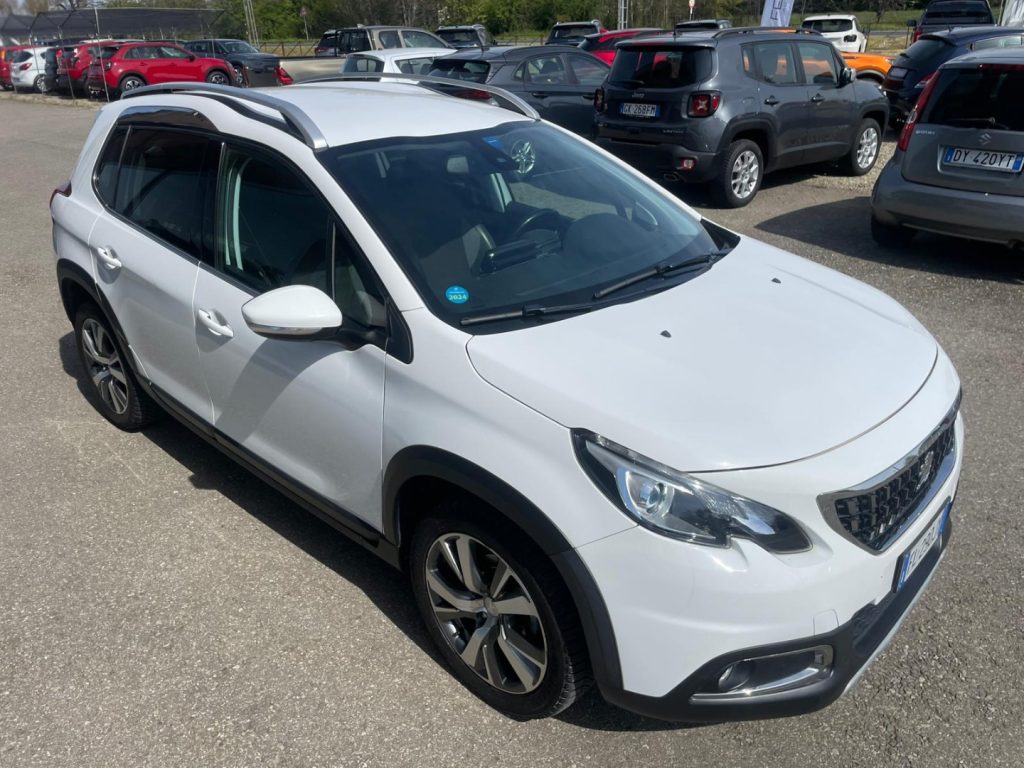 Peugeot 2008  BlueHDi 100cv Black Matt