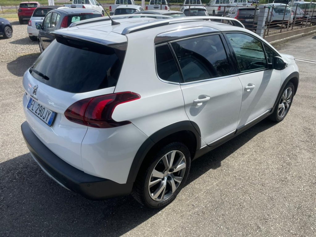 Peugeot 2008  BlueHDi 100cv Black Matt