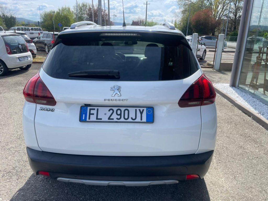 Peugeot 2008  BlueHDi 100cv Black Matt