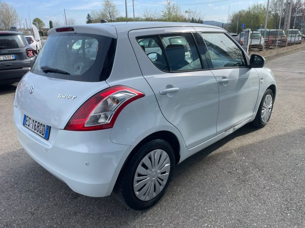 Suzuki Swift  1.3 DDiS 5 porte B-Cool Bi-Color