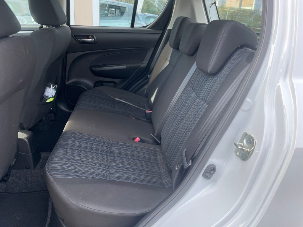 Suzuki Swift  1.3 DDiS 5 porte B-Cool Bi-Color