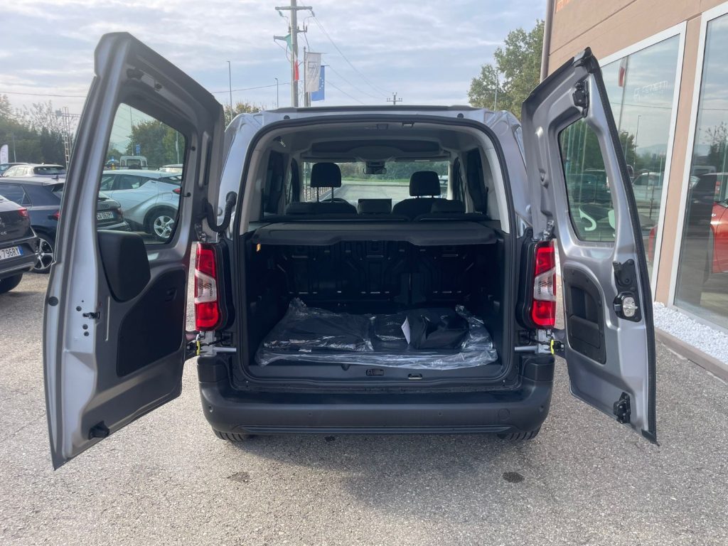 Toyota   1.2 110 CV S&S Short Lounge