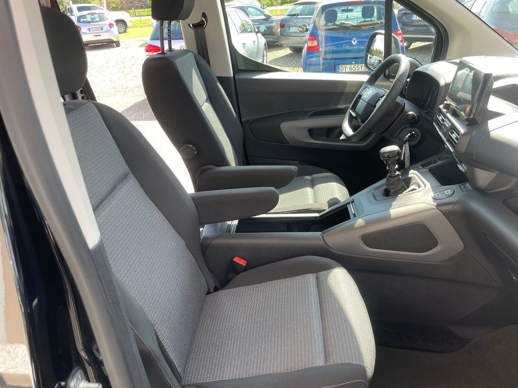 Toyota   1.5D 100 CV S&S L1 Executive