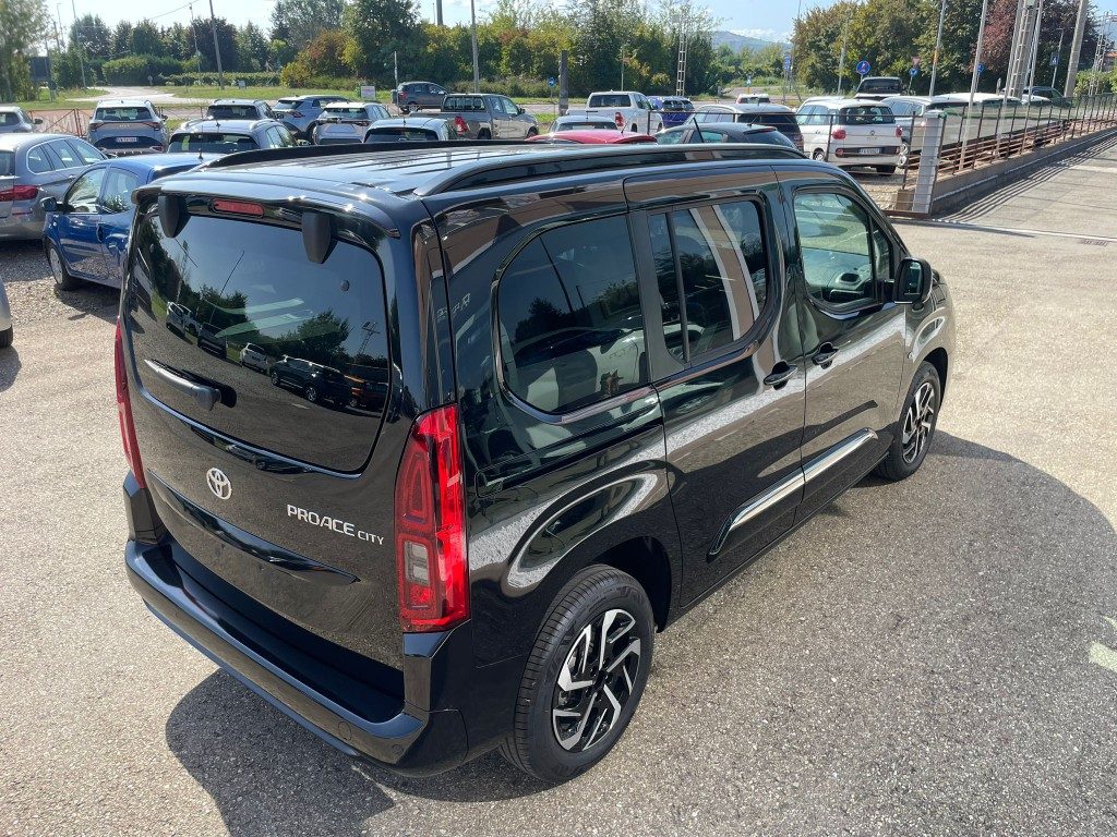 Toyota   1.5D 100 CV S&S L1 Executive