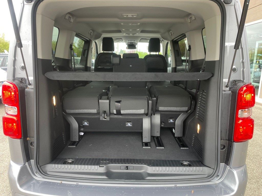 Toyota   2.0D 144 CV L1 M/T Executive