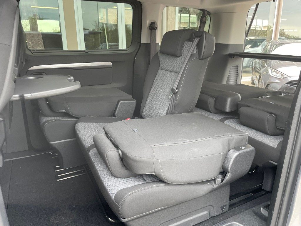 Toyota   2.0D 144 CV L1 M/T Executive