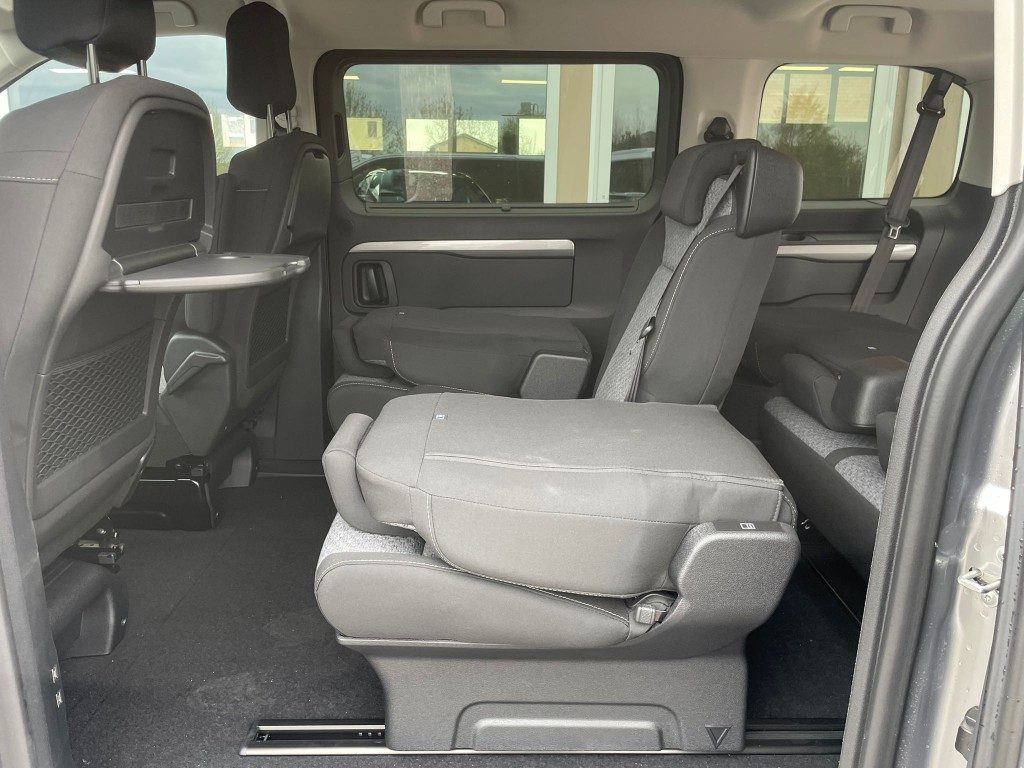 Toyota   2.0D 144 CV L1 M/T Executive