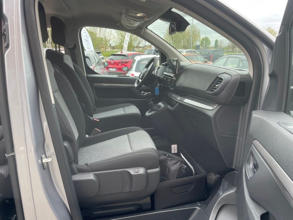 Toyota   2.0D 144 CV L1 M/T Executive