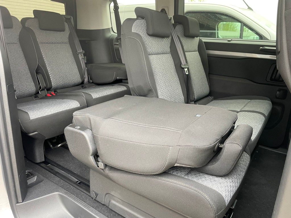 Toyota   2.0D 144 CV L1 M/T Executive