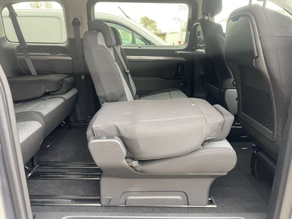 Toyota   2.0D 144 CV L1 M/T Executive