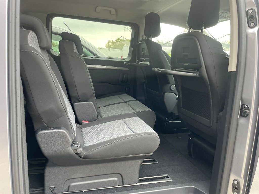 Toyota   2.0D 144 CV L1 M/T Executive