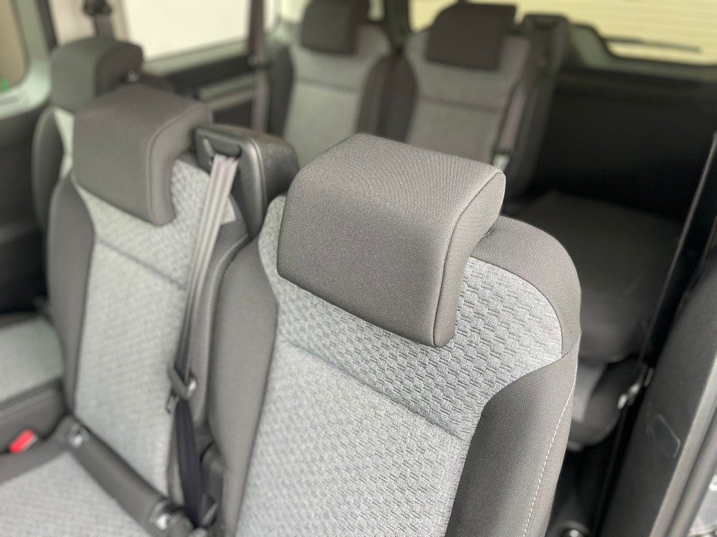 Toyota   2.0D 144 CV L1 M/T Executive