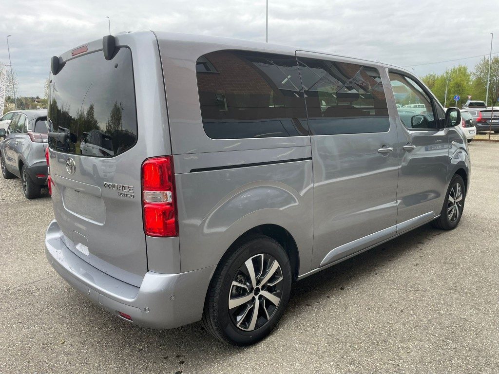 Toyota   2.0D 144 CV L1 M/T Executive