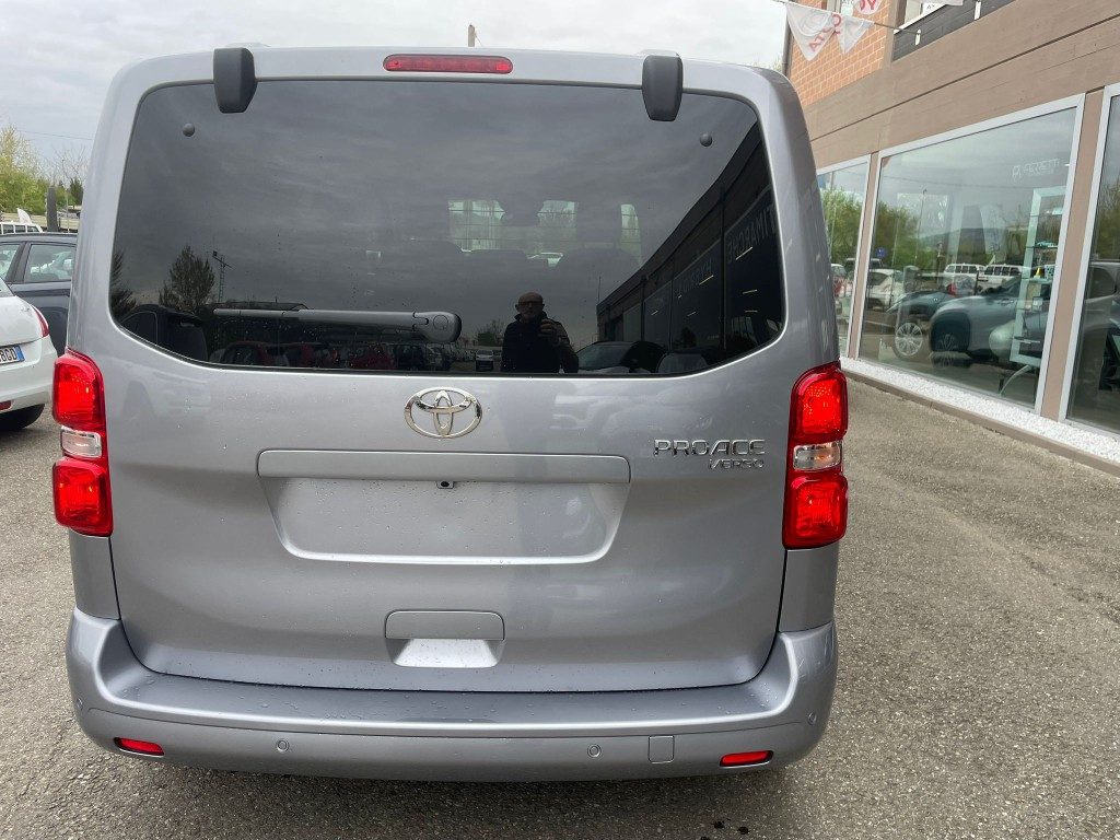 Toyota   2.0D 144 CV L1 M/T Executive