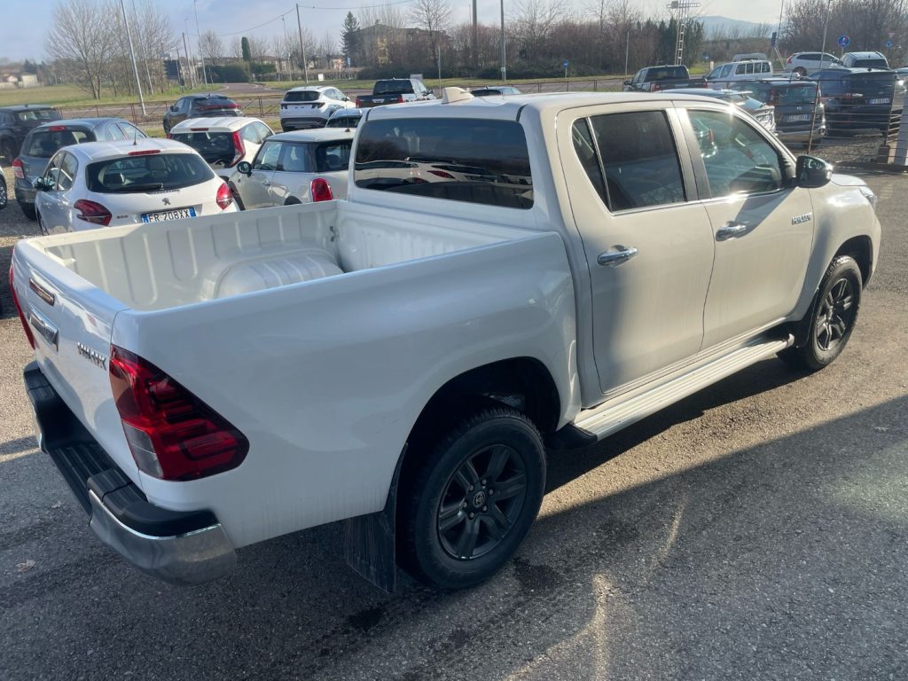 Toyota Hilux  2.4 D-4D A/T 4WD 4 porte Double Cab Executive