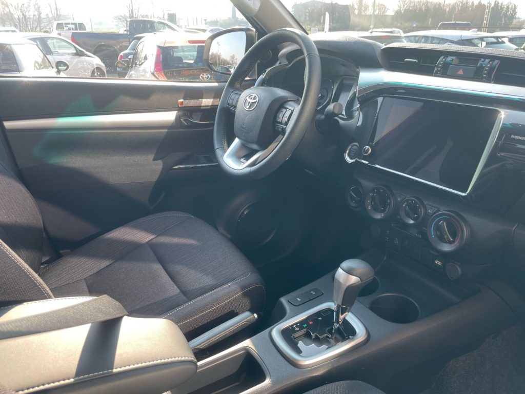 Toyota Hilux  2.4 D-4D A/T 4WD 4 porte Double Cab Lounge