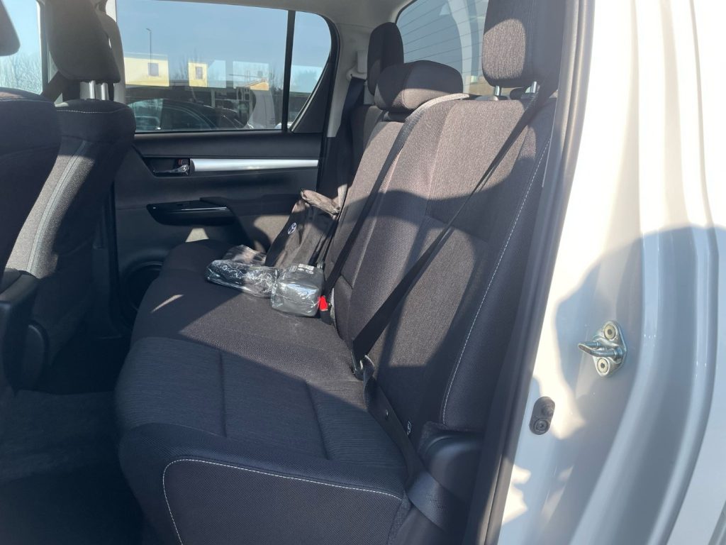 Toyota Hilux  2.4 D-4D A/T 4WD 4 porte Double Cab Lounge