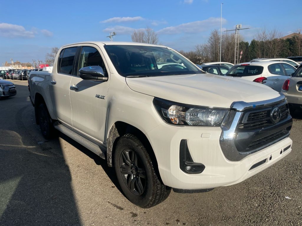Toyota Hilux  2.4 D-4D A/T 4WD 4 porte Double Cab Lounge