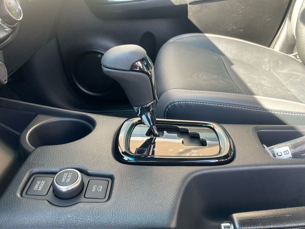 Toyota Hilux  2.8 D-4D A/T 4WD 48V 4 porte Double Cab Invincible