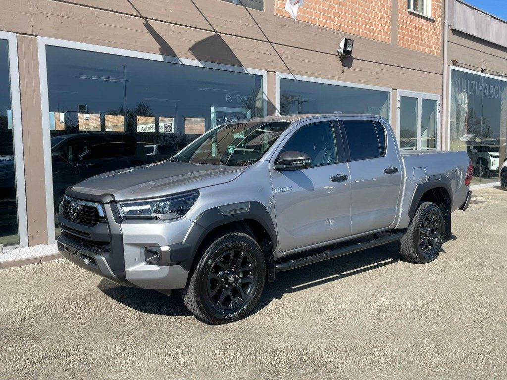 Toyota Hilux  2.8 D-4D A/T 4WD 48V 4 porte Double Cab Invincible