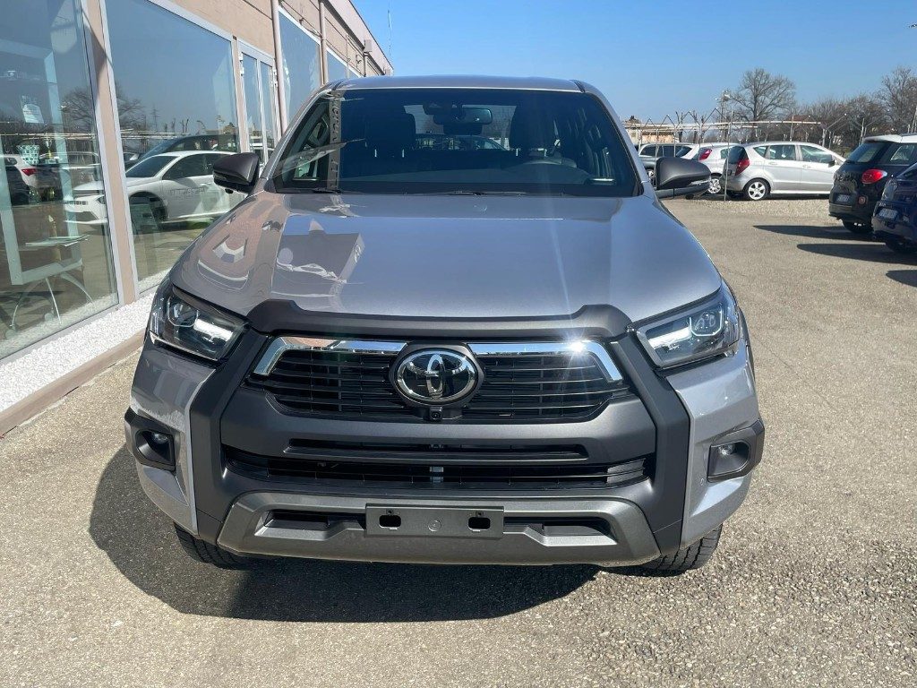 Toyota Hilux  2.8 D-4D A/T 4WD 48V 4 porte Double Cab Invincible
