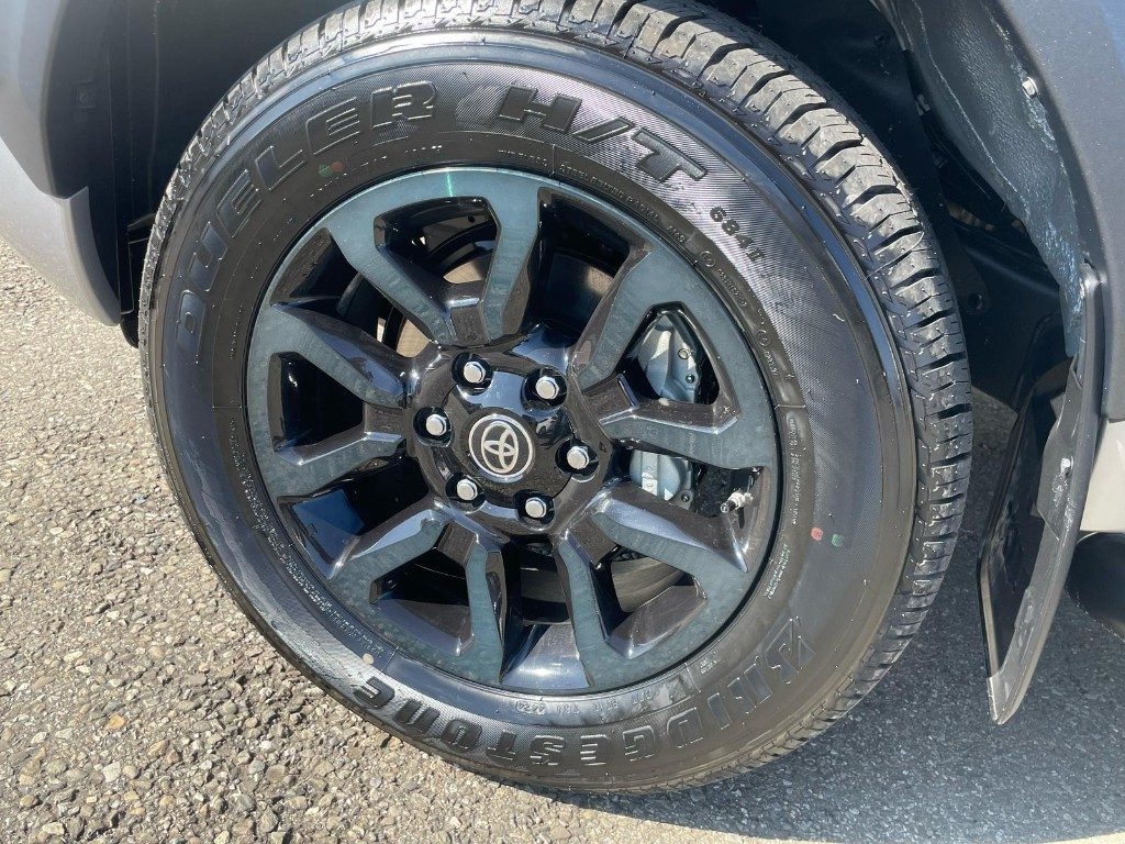 Toyota Hilux  2.8 D-4D A/T 4WD 48V 4 porte Double Cab Invincible