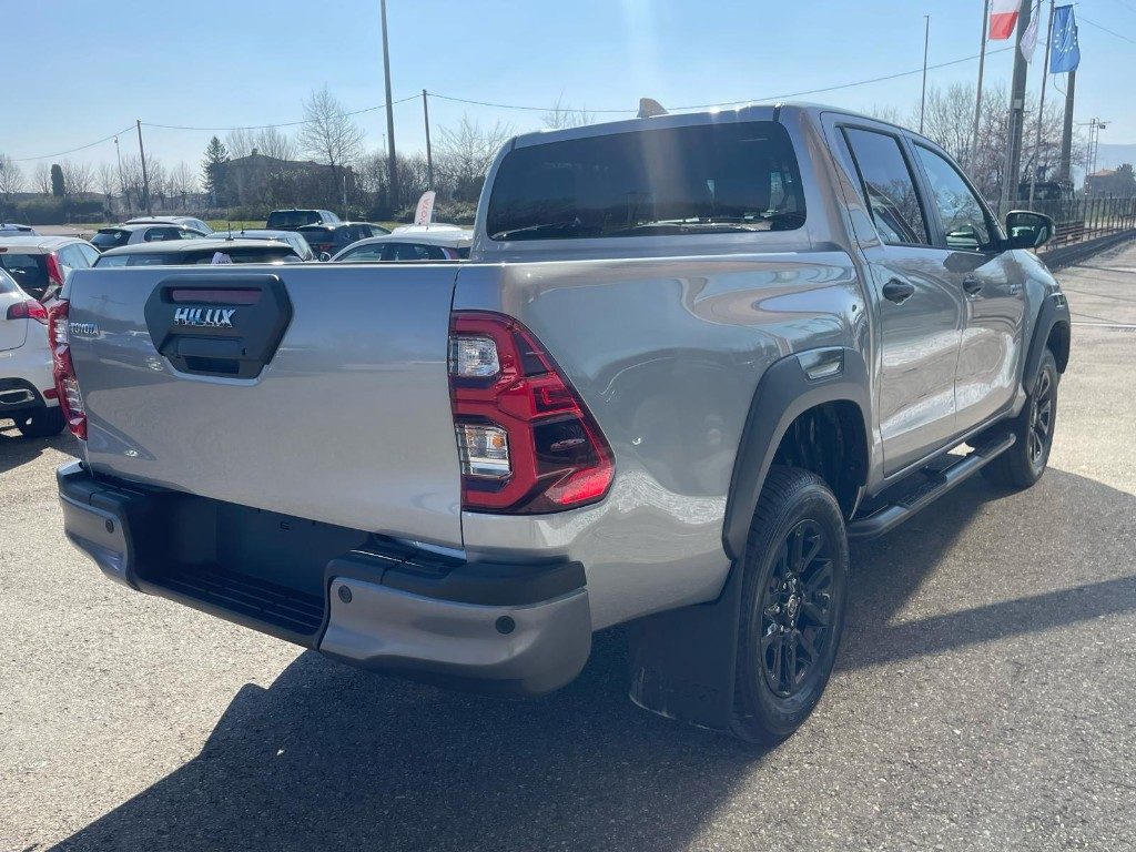Toyota Hilux  2.8 D-4D A/T 4WD 48V 4 porte Double Cab Invincible