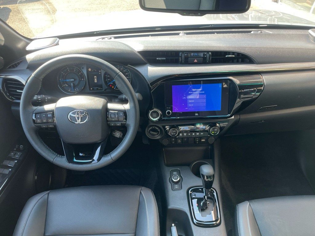 Toyota Hilux  2.8 D-4D A/T 4WD 48V 4 porte Double Cab Invincible