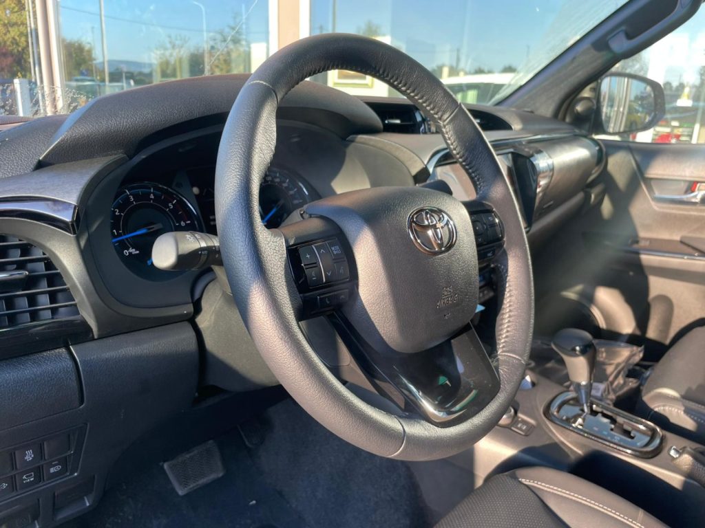 Toyota Hilux  2.8 D-4D A/T 4WD 48V 4 porte Double Cab Invincible