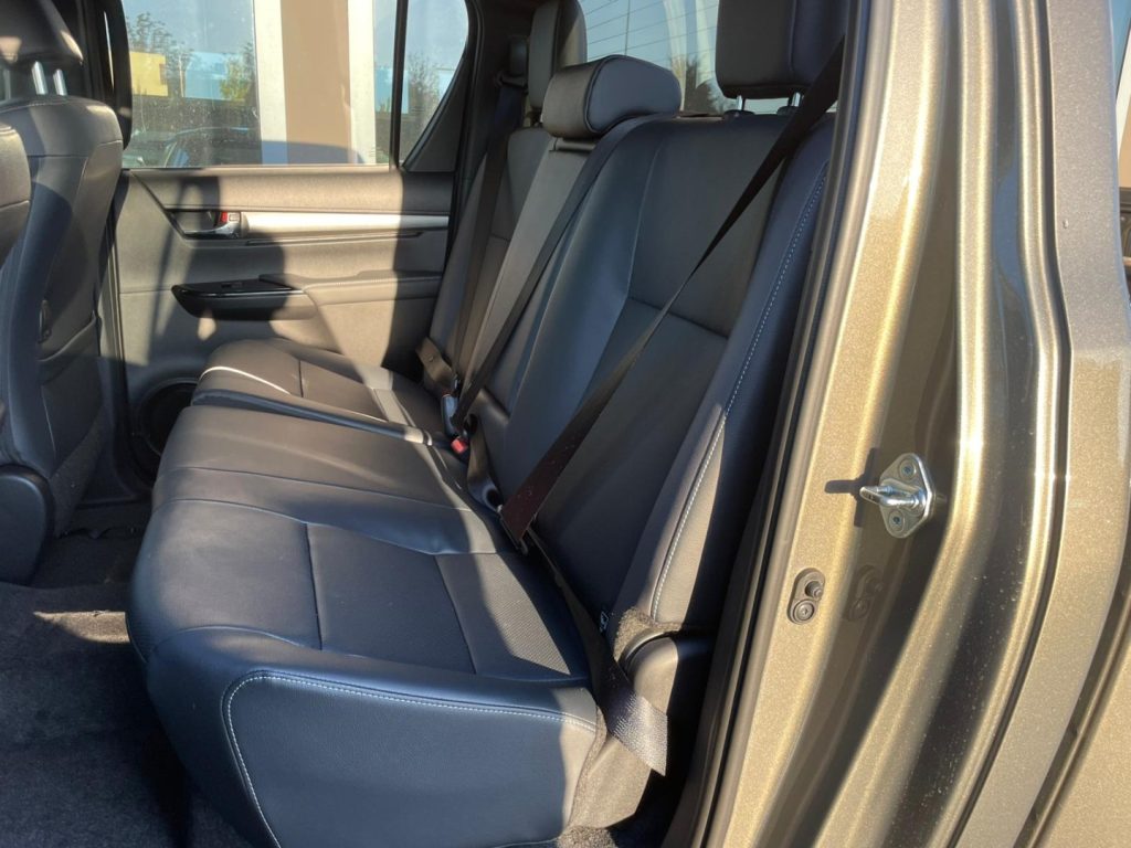 Toyota Hilux  2.8 D-4D A/T 4WD 48V 4 porte Double Cab Invincible