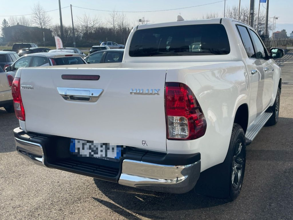 Toyota Hilux  2.8 D-4D A/T 4WD 48V 4 porte Double Cab Lounge