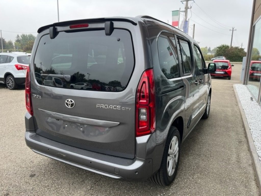 Toyota   1.5D 100 CV S&S Short Executive