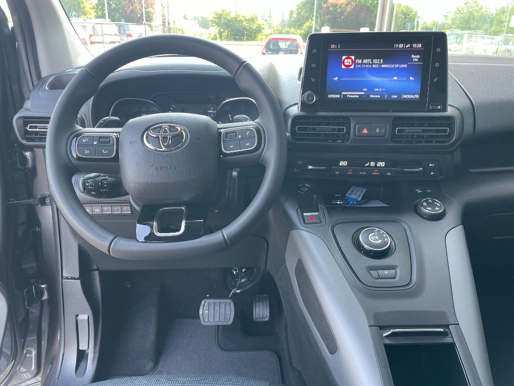 Toyota   Electric 50kWh L1 Short D Executive