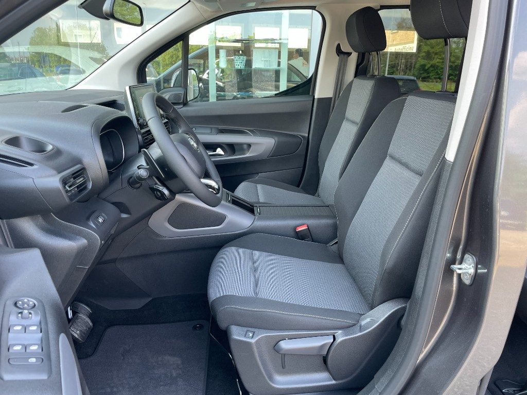Toyota   Electric 50kWh L1 Short D Executive
