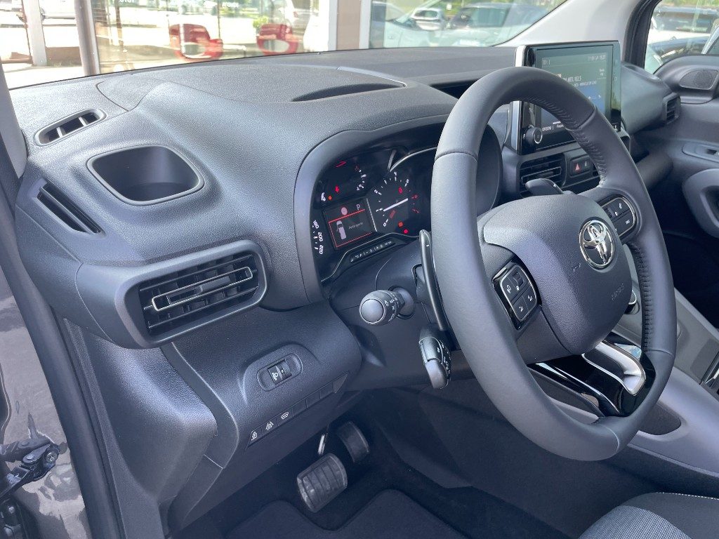 Toyota   Electric 50kWh L1 Short D Executive
