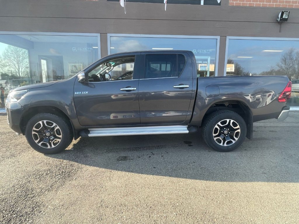Toyota Hilux  2.4 D-4D A/T 4WD 4 porte Double Cab Executive