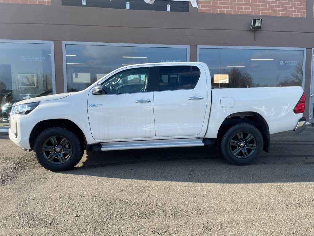 Toyota Hilux  2.4 D-4D A/T 4WD 4 porte Double Cab Lounge