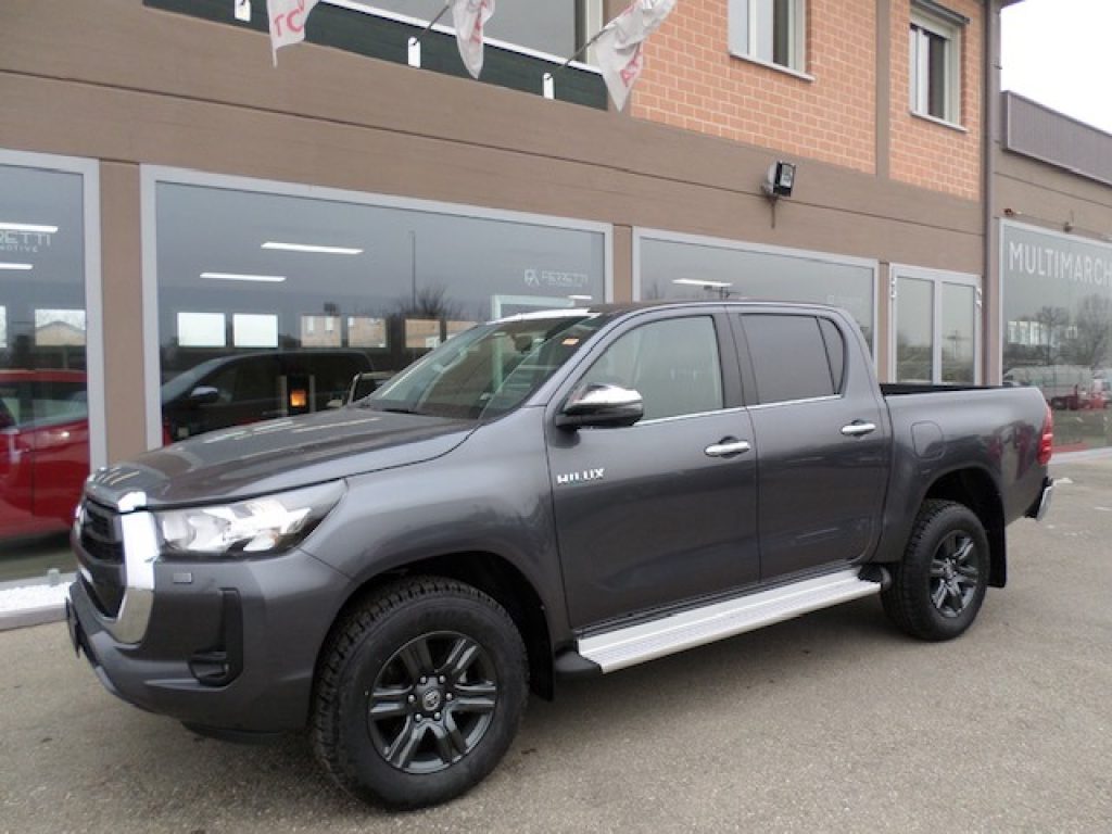 Toyota Hilux  2.8 D-4D A/T 4WD 48V 4 porte Double Cab Executive