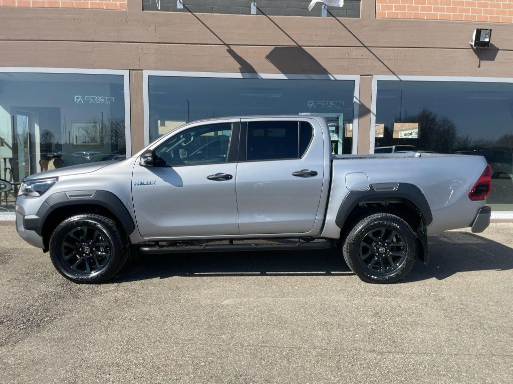 Toyota Hilux  2.8 D-4D A/T 4WD 48V 4 porte Double Cab Invincible